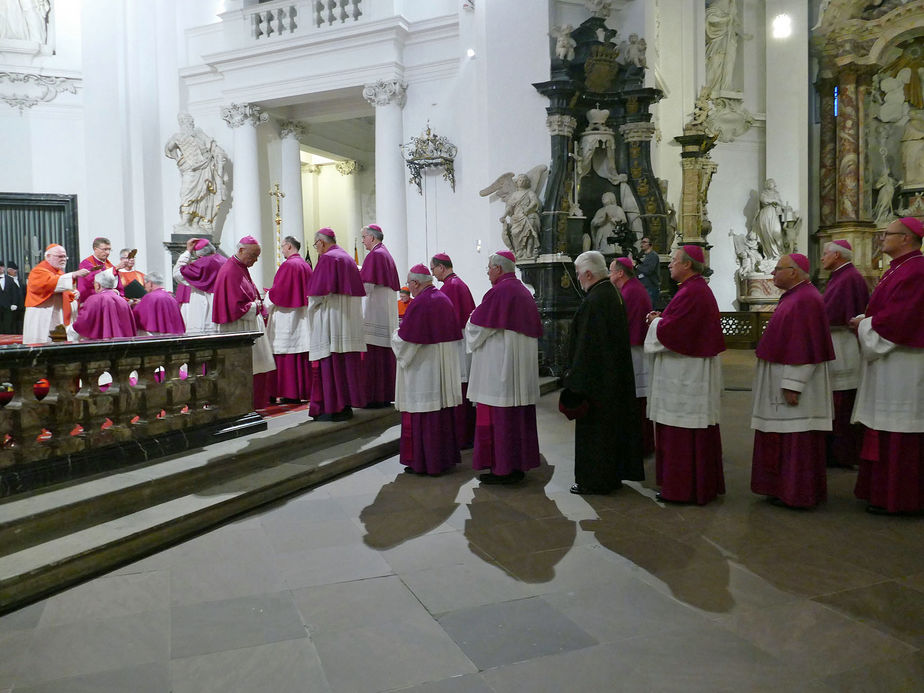 Abschlussvesper der Bischofskonferenz mit Austeilung des Bonifatiussegens (Foto: Karl-Franz Thiede)